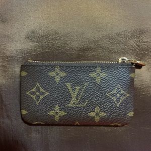 100% authentic Louis Vuitton Key Cles with box